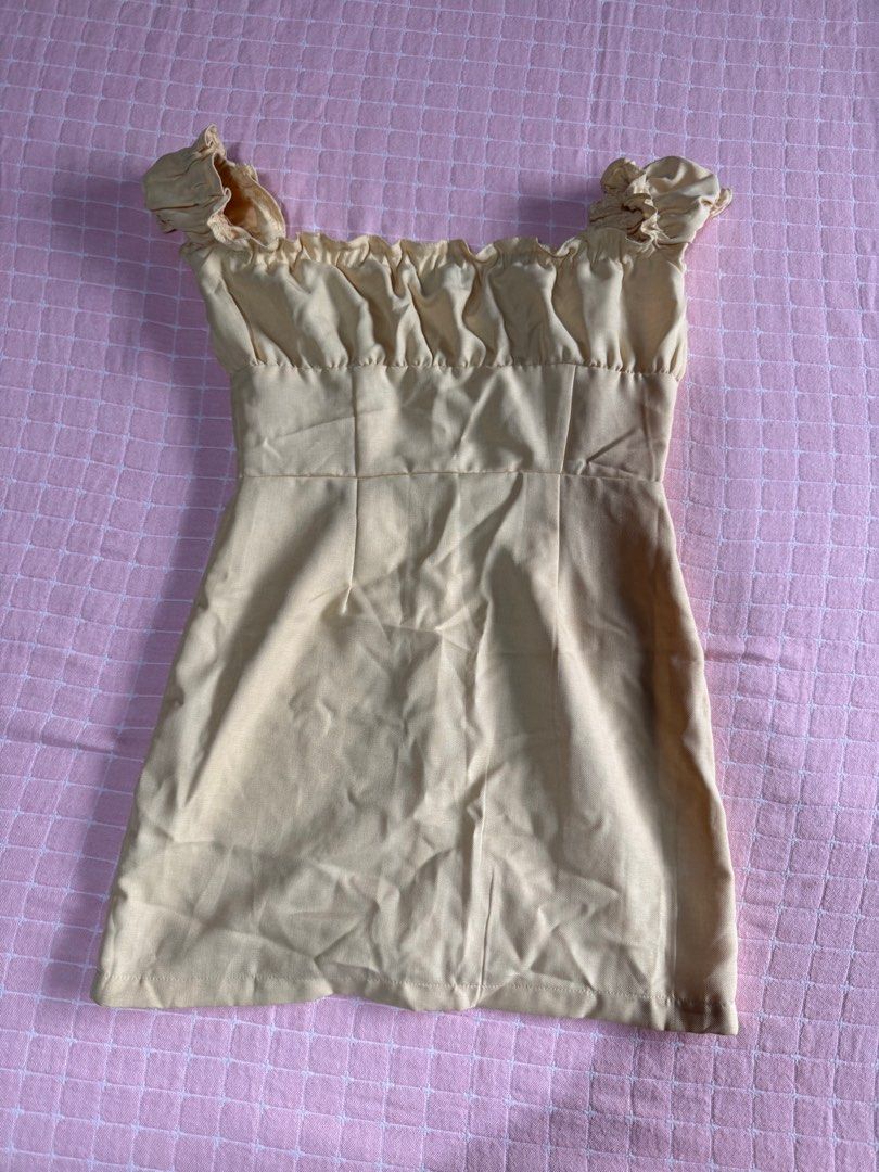 Yellow cute garden dress (Category: Dresses) located in Quezon City. Submitted by notformirent (Listing ID 1353986427, Image 2). Description: .