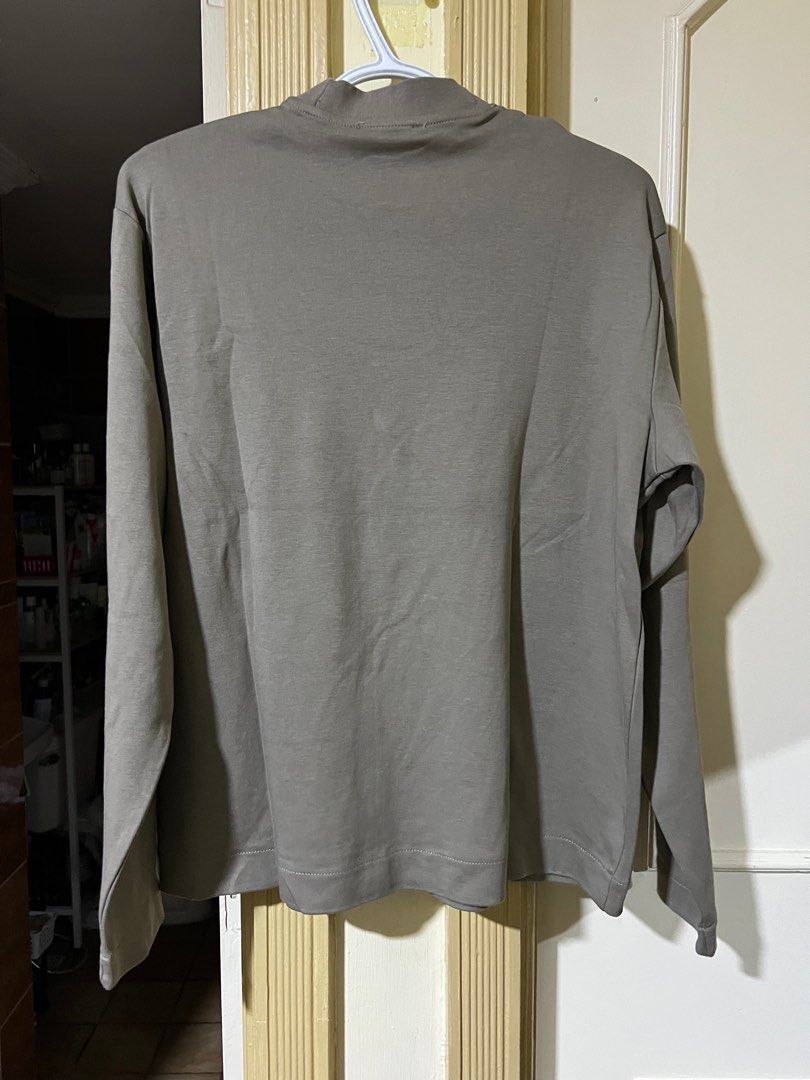 Zara mock neck sweater (Category: Tshirts & Polo Shirts ) located in Makati City. Submitted by basicprojects (Listing ID 1354067780, Image 3). Description: In a stretchy soft fabric, perfect for cold weathers or cold offices where you work. Only used 1-2x. .