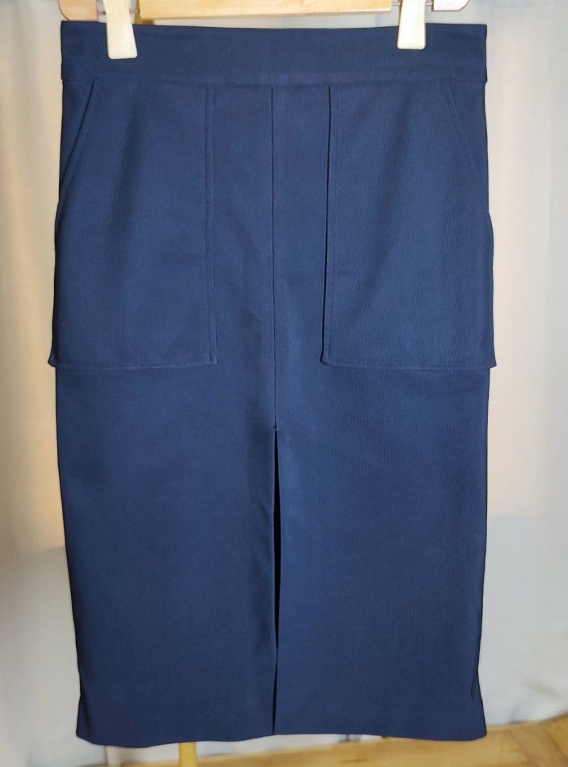29 Inches Black Skirt With Front Pockets (Category: Skirts) located in Manila. Submitted by thrifterstyle (Listing ID 1354168680, Image 2). Description: This is thrifted Very Good Condition Width:29 Inches Hips:30 Inches Length:27 Inches Fits: Semi Large Brand: Mimihezi Code: i1 LAST PRICE POSTED/2 DAYS RESERVATION SURE BUYER ONLY PLEASE _____________________ Thrifted|Good Condition|Shipping Only _____________________ PLS CHECK PHOTOS FOR ANY FLA