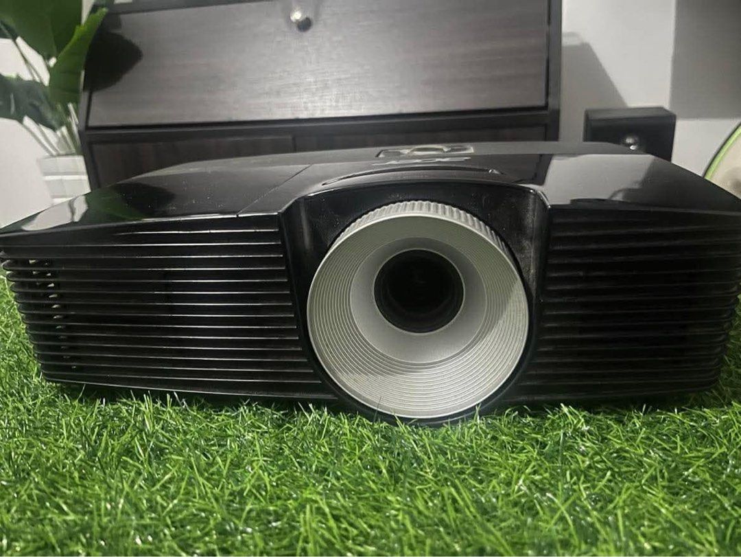 Acer Projector (Category: Projectors) located in Las Pinas. Submitted by girlbyeanca (Listing ID 1354297195, Image 1). Description: May TV na po sa classrooms kaya di na magagamit .