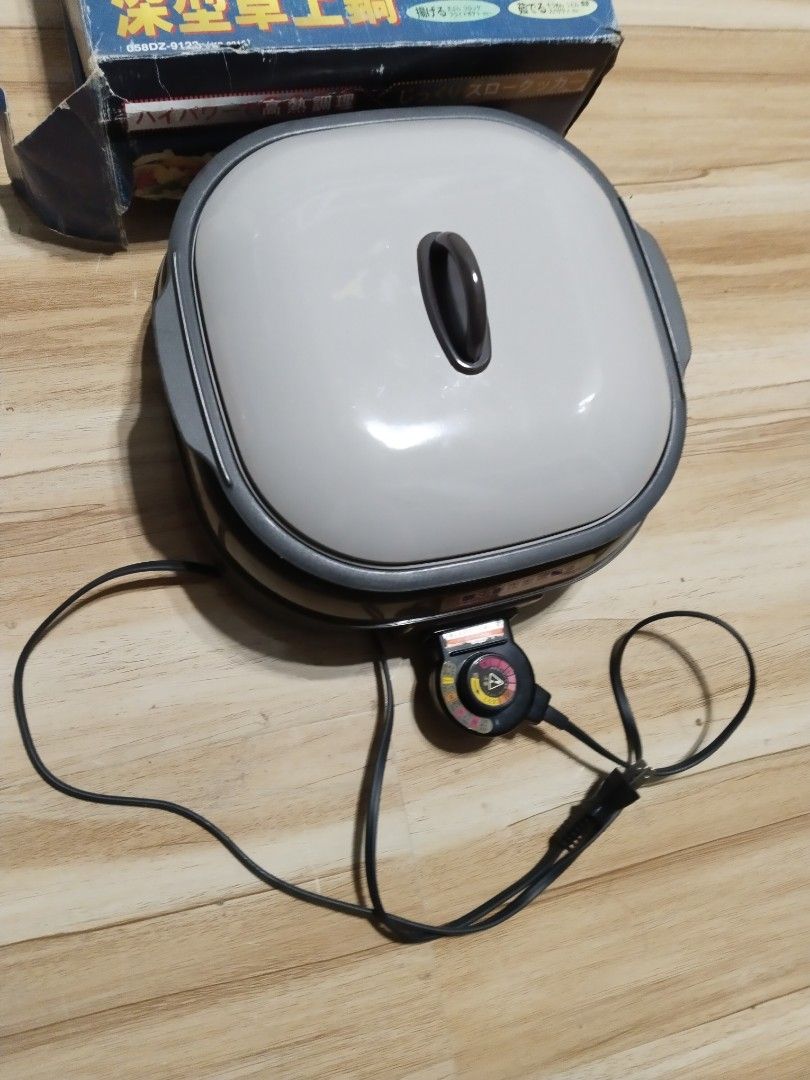 Affordable Multi functional deep table top pot 110 volts 😍👌 (Category: Cookers) located in Malolos. Submitted by afford.japan (Listing ID 1354326697, Image 2). Description: Affordable Multi functional deep table top pot 110 volts 😍👌.