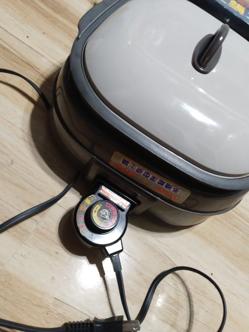Affordable Multi functional deep table top pot 110 volts 😍👌 (Category: Cookers) located in Malolos. Submitted by afford.japan (Listing ID 1354326697, Image 3). Description: Affordable Multi functional deep table top pot 110 volts 😍👌.