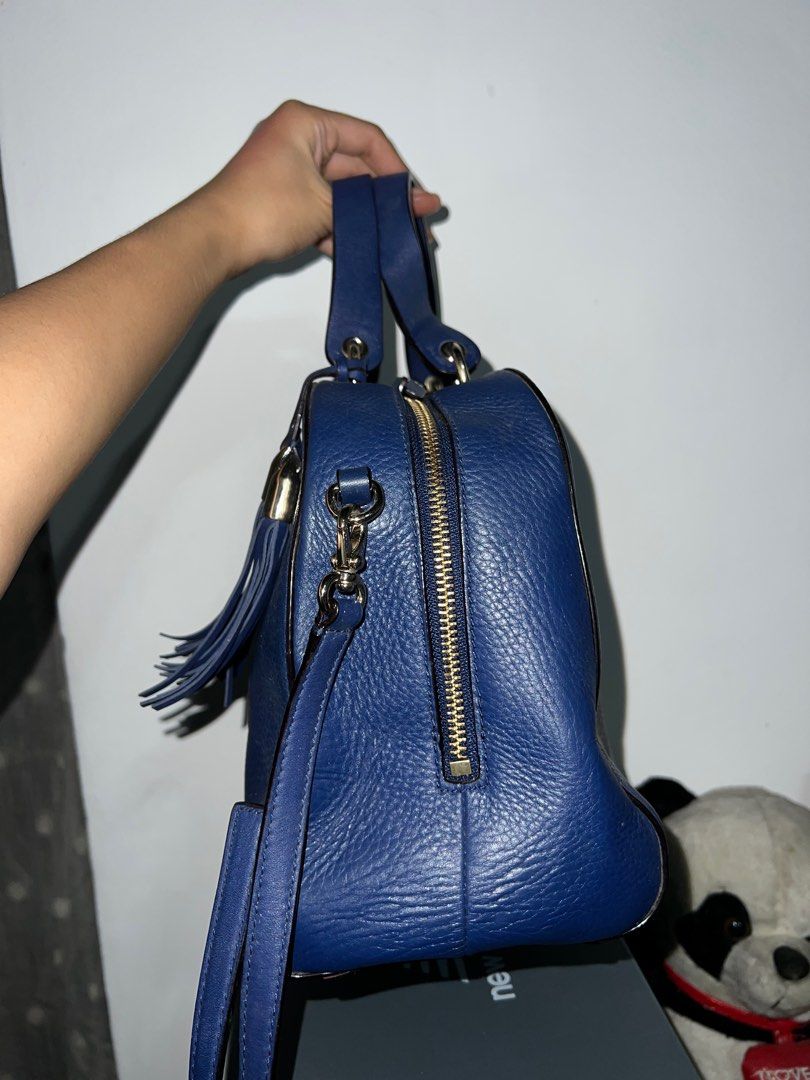 Authentic Kate Spade Navy Blue Leather Tassel (Category: Luxury Bags & Wallets) located in Quezon City. Submitted by dluvrx (Listing ID 1354279352, Image 2). Description: price is negotiable!! padala from U.S orig price is ₱11k js a bit deformed but can be fixed ^^ no flaws 9/10 condition need lang ng linis since nastock .