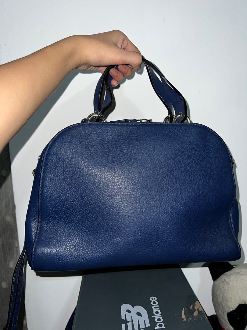 Authentic Kate Spade Navy Blue Leather Tassel (Category: Luxury Bags & Wallets) located in Quezon City. Submitted by dluvrx (Listing ID 1354279352, Image 3). Description: price is negotiable!! padala from U.S orig price is ₱11k js a bit deformed but can be fixed ^^ no flaws 9/10 condition need lang ng linis since nastock .