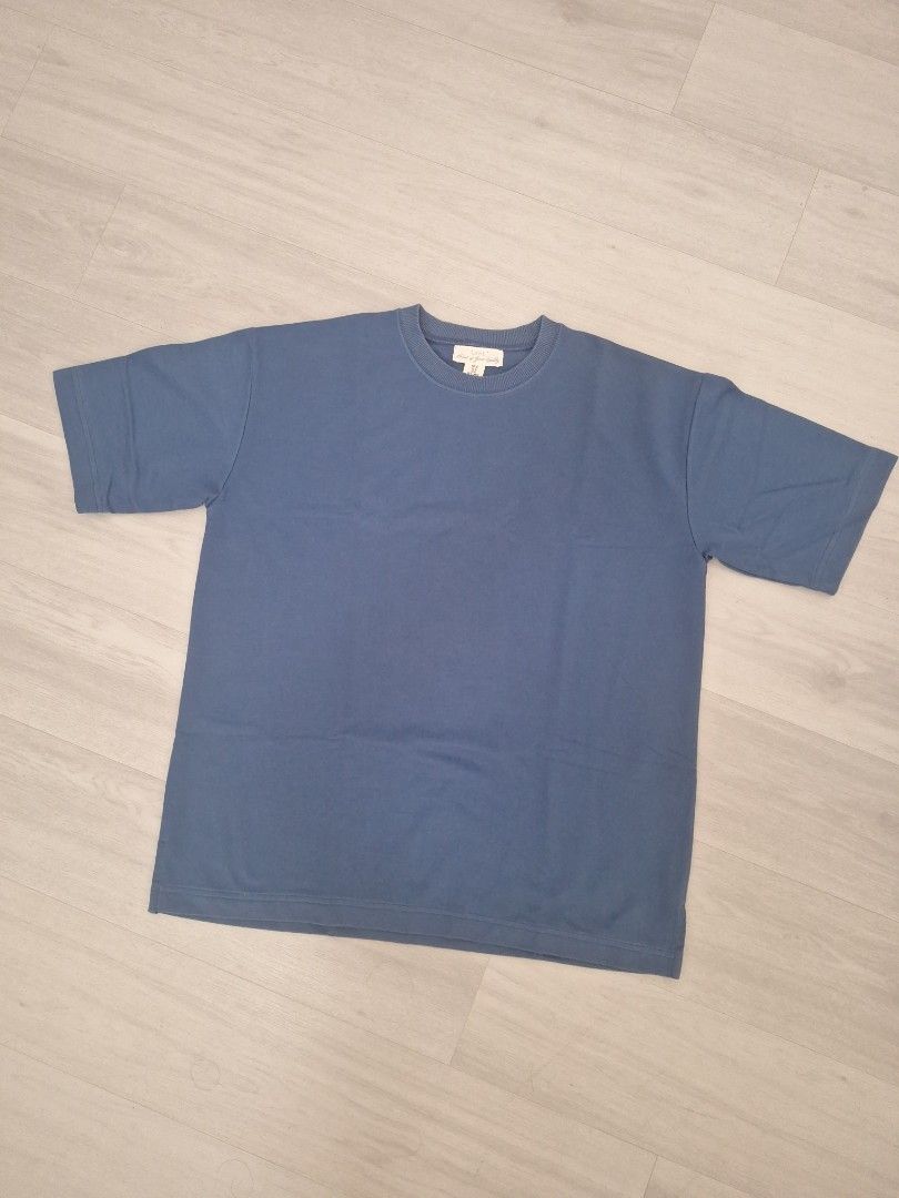 Basic Tops (Category: Tshirts & Polo Shirts) located in Singapore. Submitted by coffeeme_e (Listing ID 1354192615, Image 6). Description: One XL Two L.