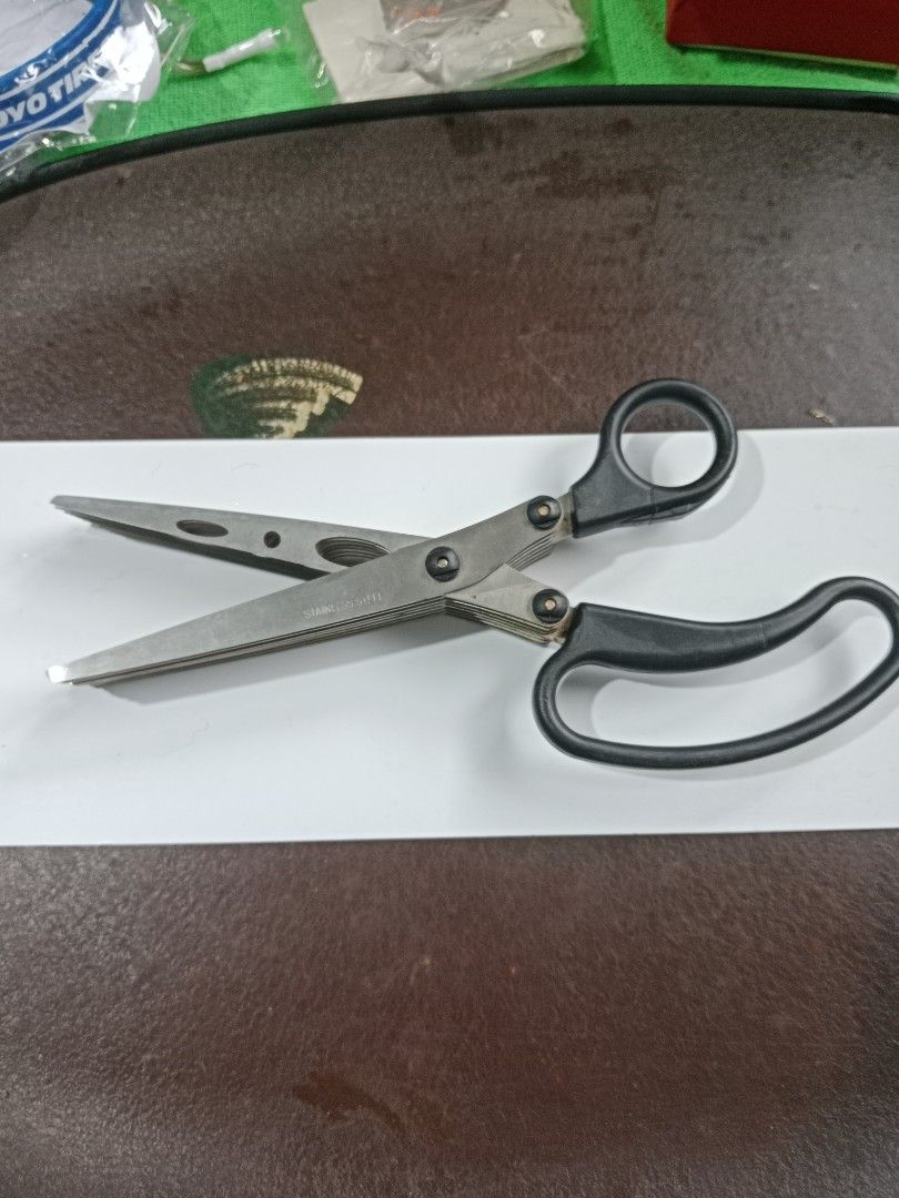 7- layer Blade Shredder Scissor (Category: Knives & Chopping Boards) located in Tabaco. Submitted by fritznicoleshoppe (Listing ID 1354212572, Image 1). Description: 7-layer Blade Shredder Scissor. Matalas po. Stainless steel. high quality. issue sa handle. See photos(idikit or i glue lang) selling as is po ₱200.