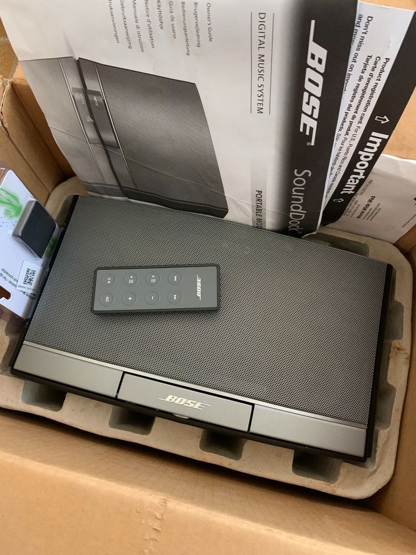 Bose Sounddock (Category: Portable Audio Accessories) located in San Fernando. Submitted by jgsanfer (Listing ID 1354296665, Image 3). Description: Open Box from US. Considered it new. with original bag with Bluetooth 30 pin adapter with remote .