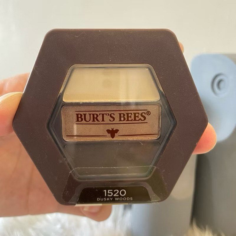Burt’s Bees Eye Shadow Trio (B1) (Category: Makeup) located in Paranaque City. Submitted by mkels1204 (Listing ID 1354213154, Image 3). Description: Burt’s Bees Eye Shadow Trio (B1) ₱449 only -1513 Rose Garden -1520 Dusky Woods -1515 Countryside Lavender Our easy-to-blend, long-lasting Eyeshadow trios resist creasing, fading and smudging for all-day wear. Made with Bamboo, Honey and Vitamin E, this 100% natural eye makeup nourishes skin with just