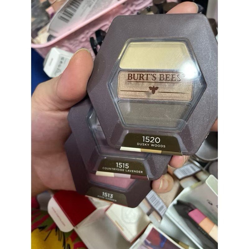 Burt’s Bees Eye Shadow Trio (B1) (Category: Makeup) located in Paranaque City. Submitted by mkels1204 (Listing ID 1354213154, Image 1). Description: Burt’s Bees Eye Shadow Trio (B1) ₱449 only -1513 Rose Garden -1520 Dusky Woods -1515 Countryside Lavender Our easy-to-blend, long-lasting Eyeshadow trios resist creasing, fading and smudging for all-day wear. Made with Bamboo, Honey and Vitamin E, this 100% natural eye makeup nourishes skin with just