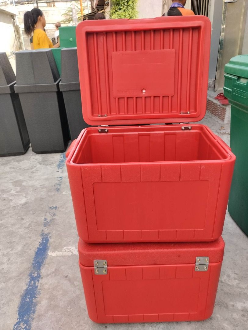 COOLER BOX (Category: Storage Boxes & Baskets) located in Caloocan City. Submitted by Ava_broklyn8888 (Listing ID 1354182555, Image 1). Description: COOLER BOX Size: 80 Liters Brand: Ice flower with drain and hinges .