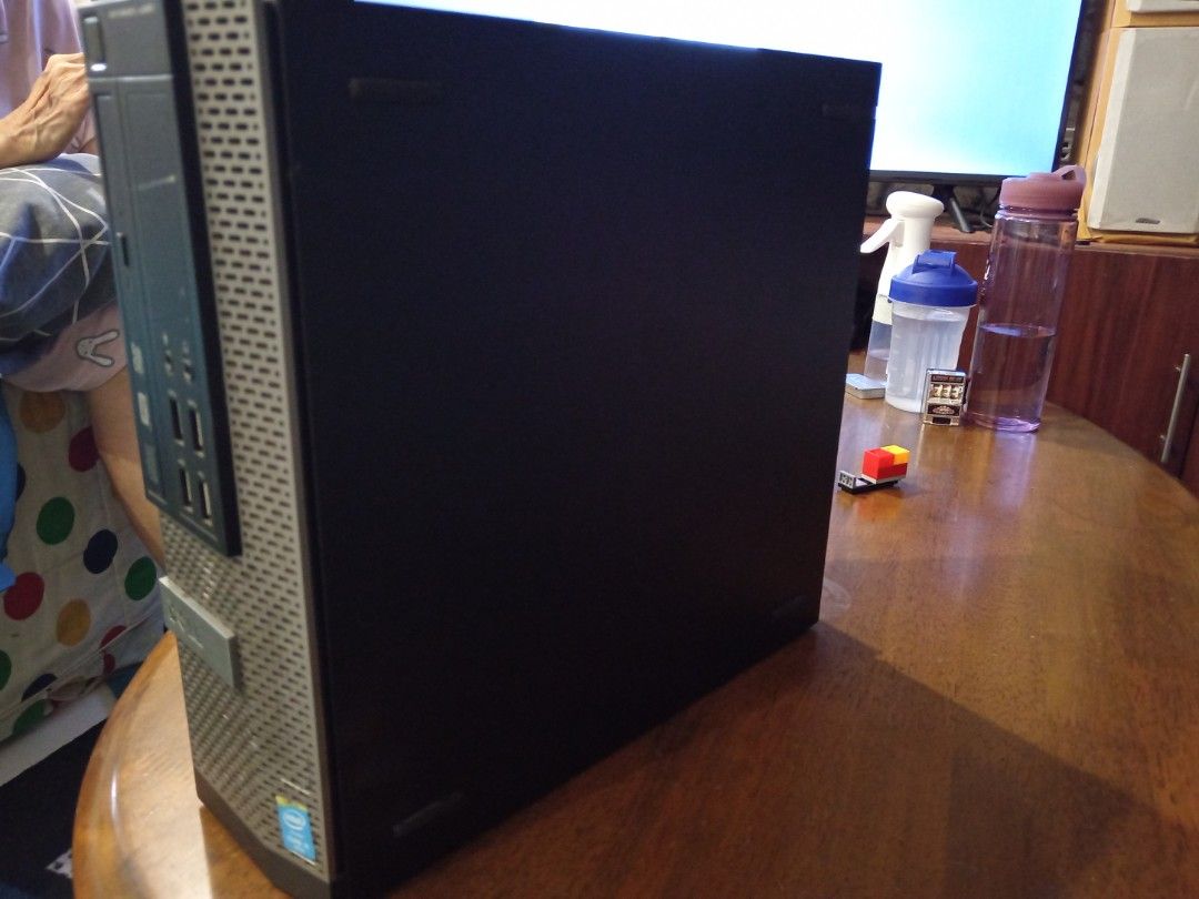 Defective CPU / desktop (Category: Desktops) located in Makati City. Submitted by joy.13 (Listing ID 1354202103, Image 2). Description: Defective, no power. I5 8GB Di ko na po tanda ang storage..