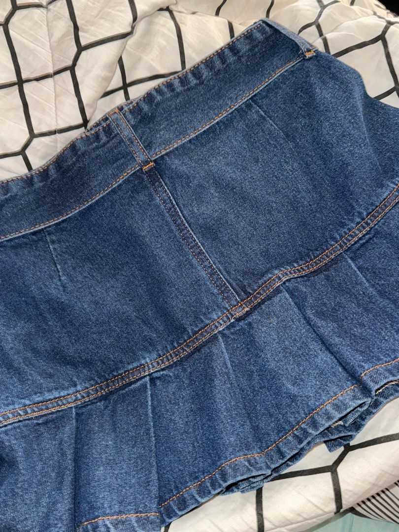 Denim mini skirt (Category: Skirts) located in Valenzuela. Submitted by declutterbychi (Listing ID 1354226067, Image 2). Description: - never been used - size m - orig price bought for 600 mod: direct jnt/ sdd within mm rfs: need to declutter .