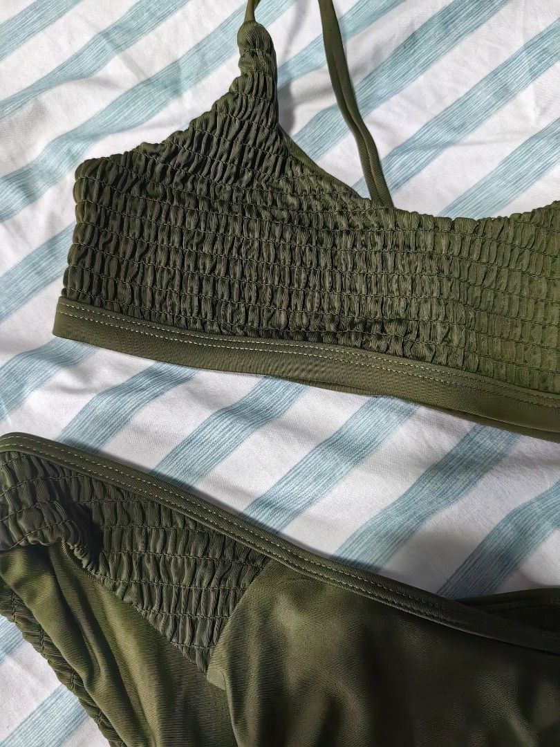 Green textured 2 pc swimsuit (Category: Bikinis & Swimsuits) located in Quezon City. Submitted by arksrph (Listing ID 1354243036, Image 3). Description: Size: Small.
