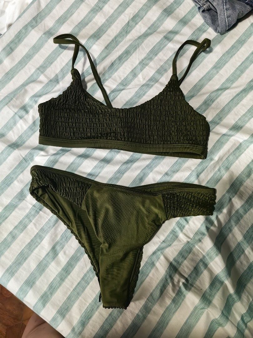Green textured 2 pc swimsuit (Category: Bikinis & Swimsuits) located in Quezon City. Submitted by arksrph (Listing ID 1354243036, Image 2). Description: Size: Small.