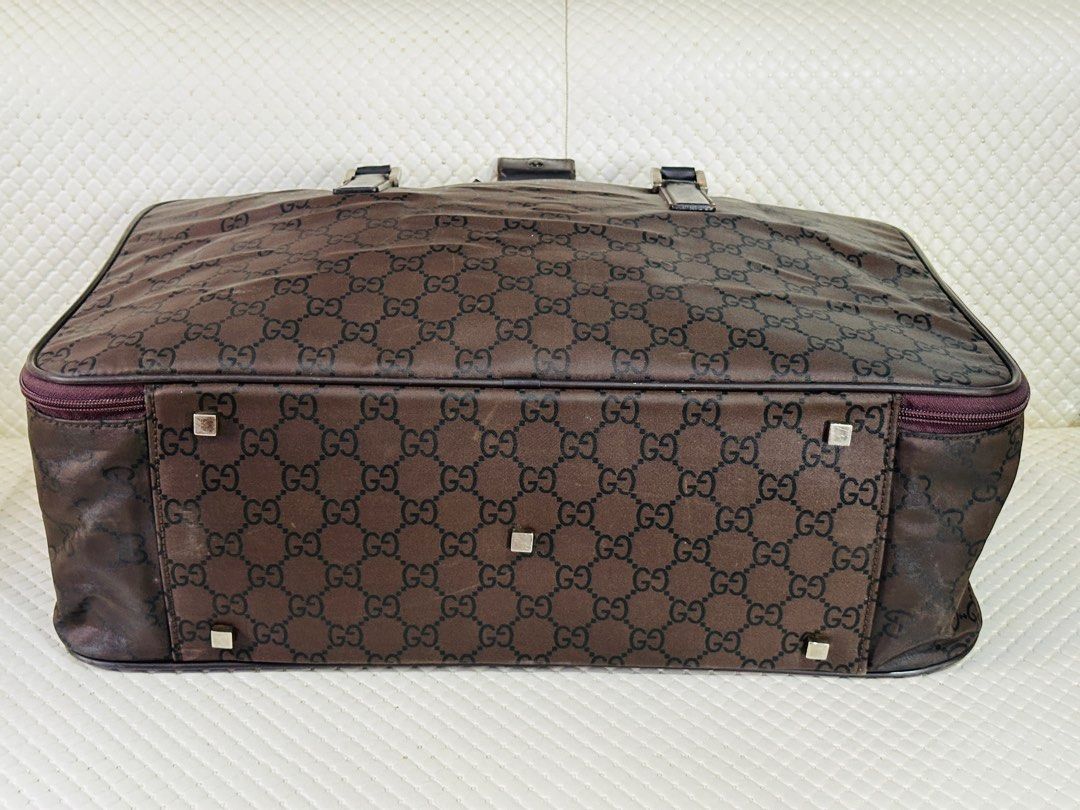 Gucci travel bag (Category: Luxury Bags & Wallets) located in Bustos. Submitted by theprelovedshopbulacan (Listing ID 1354154858, Image 2). Description: Guaranteed authentic.