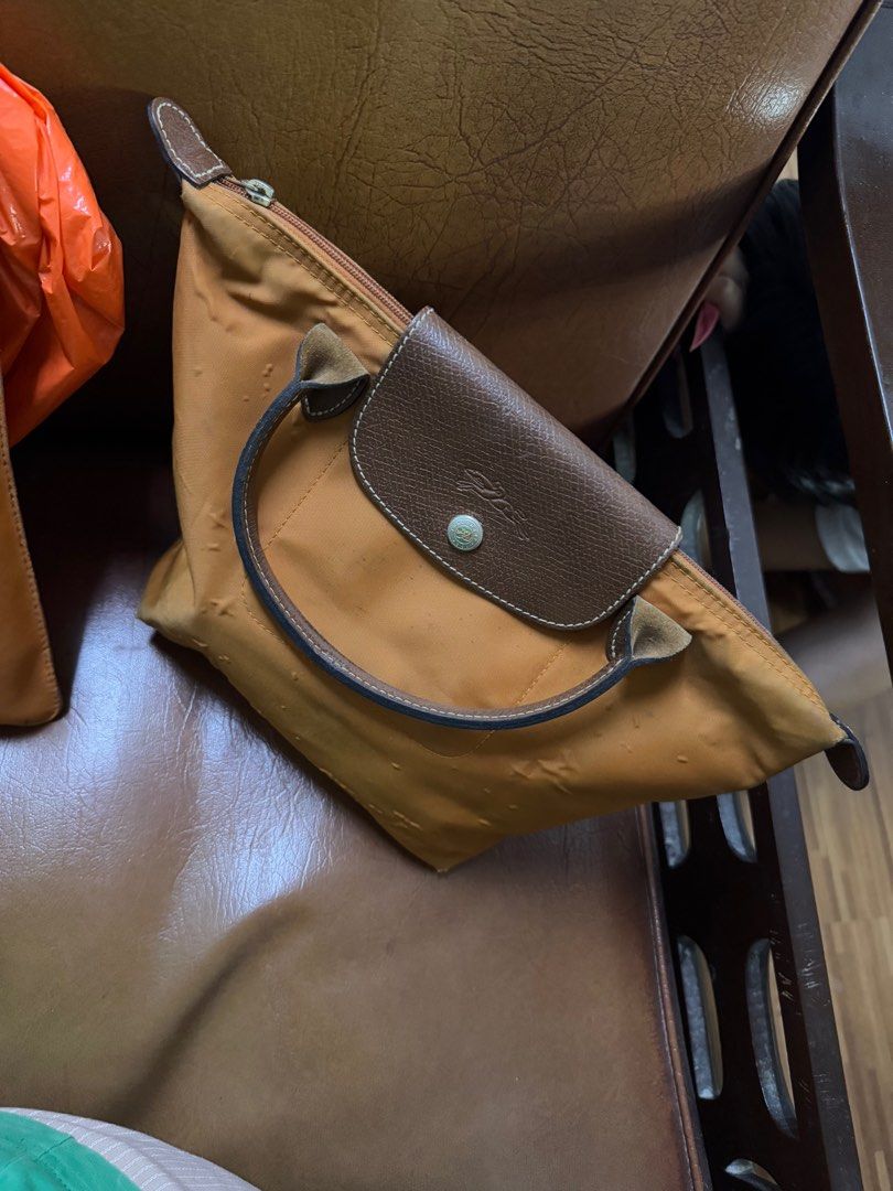 handbag longchamp (Category: Luxury Bags & Wallets) located in Cainta. Submitted by iubelle (Listing ID 1354211419, Image 1). Description: .