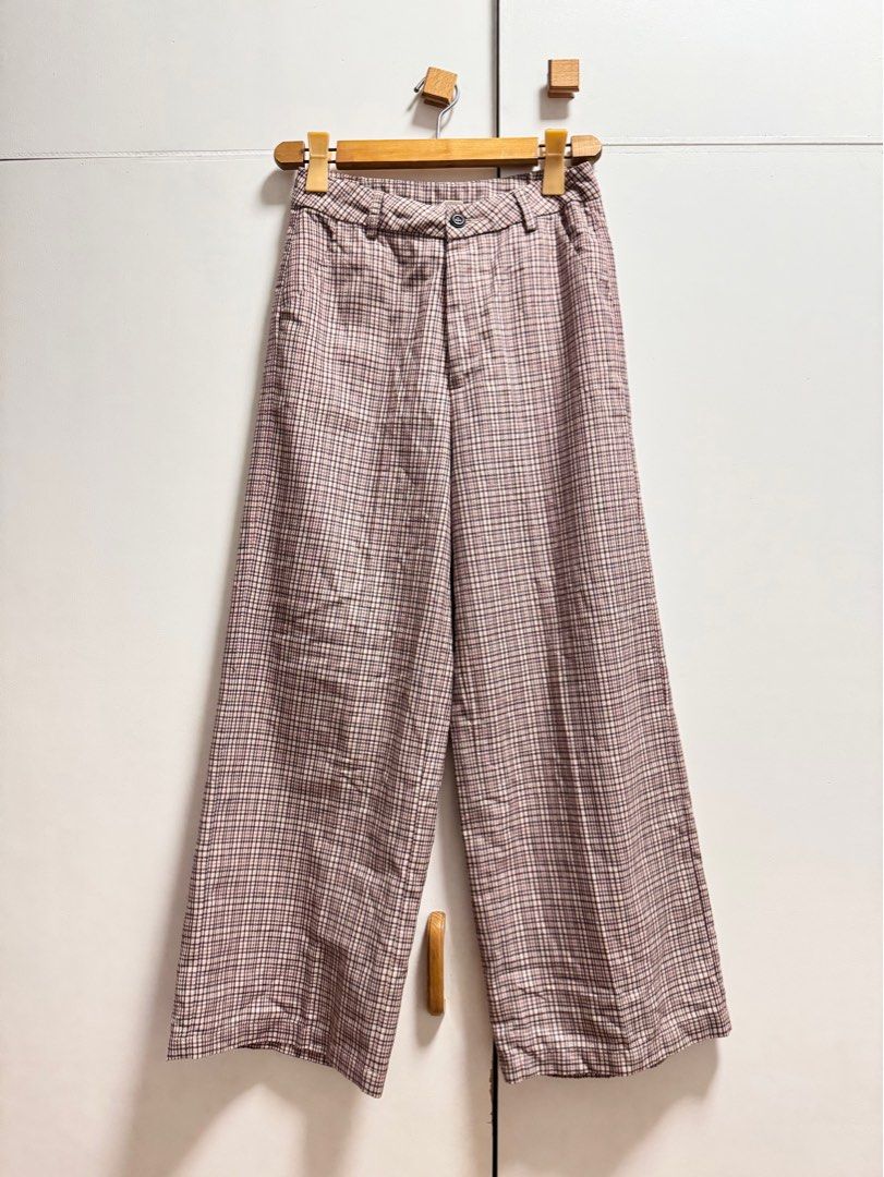Hisso Checkered Trouser (Category: Other Bottoms) located in Malabon City. Submitted by moideclutter (Listing ID 1354256210, Image 1). Description: Personal fave 🥲 Size 27 Length 37 Medium on tag ISSUE: mahirap plantsahin yung tela .