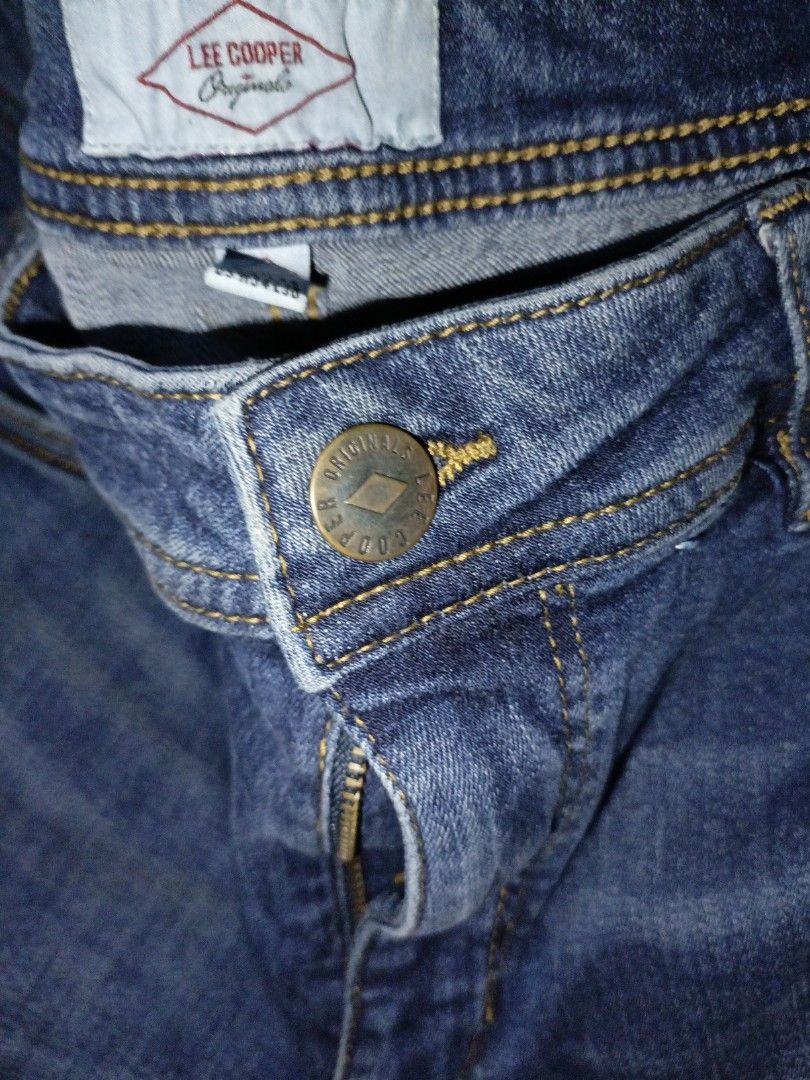 Lee Cooper (Category: Jeans) located in Manila. Submitted by titojepoy039969 (Listing ID 1354298875, Image 3). Description: fit for 34.