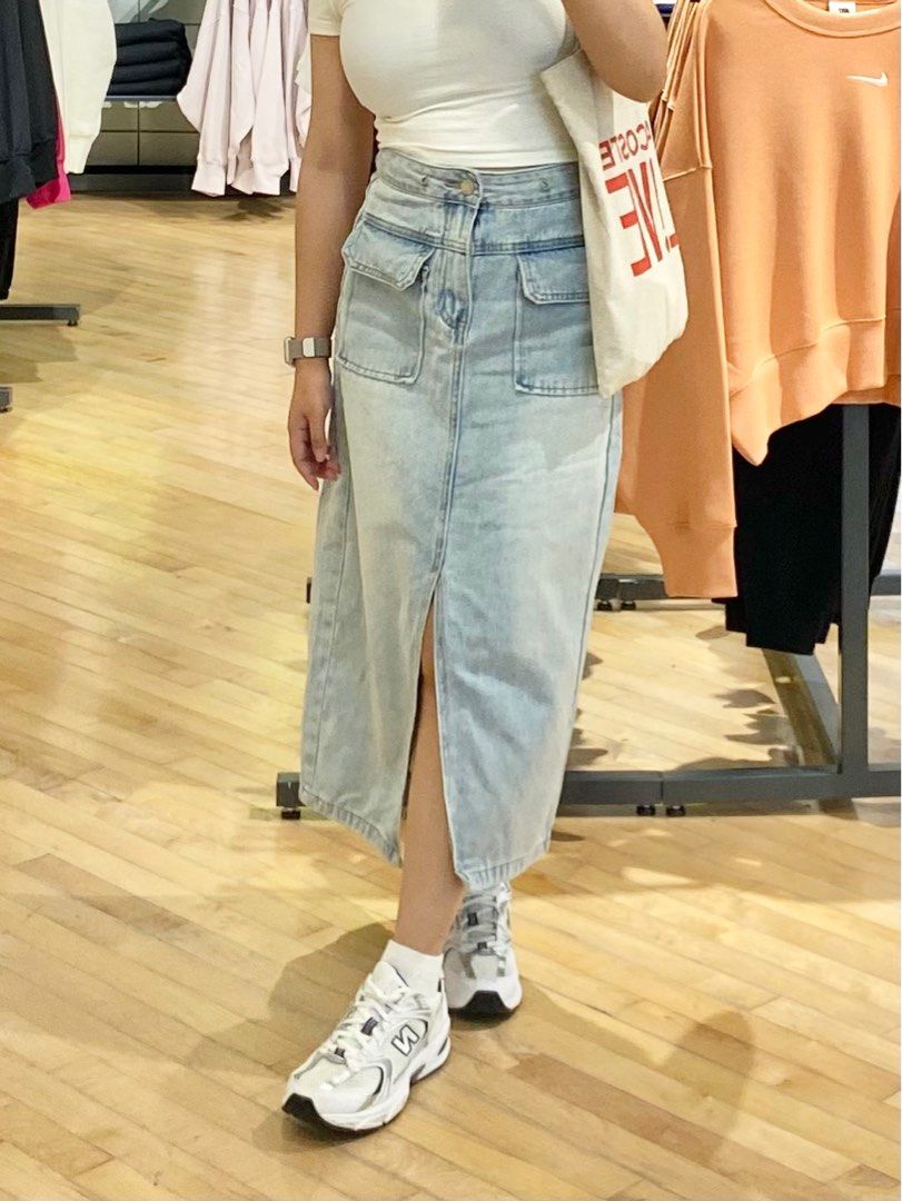 Lightwashed Denim Skirt (Category: Skirts) located in Malabon City. Submitted by moideclutter (Listing ID 1354247101, Image 2). Description: Used once Size 26 Length 31 Soft denim but not stretchy For reference, I’m 4’11 .