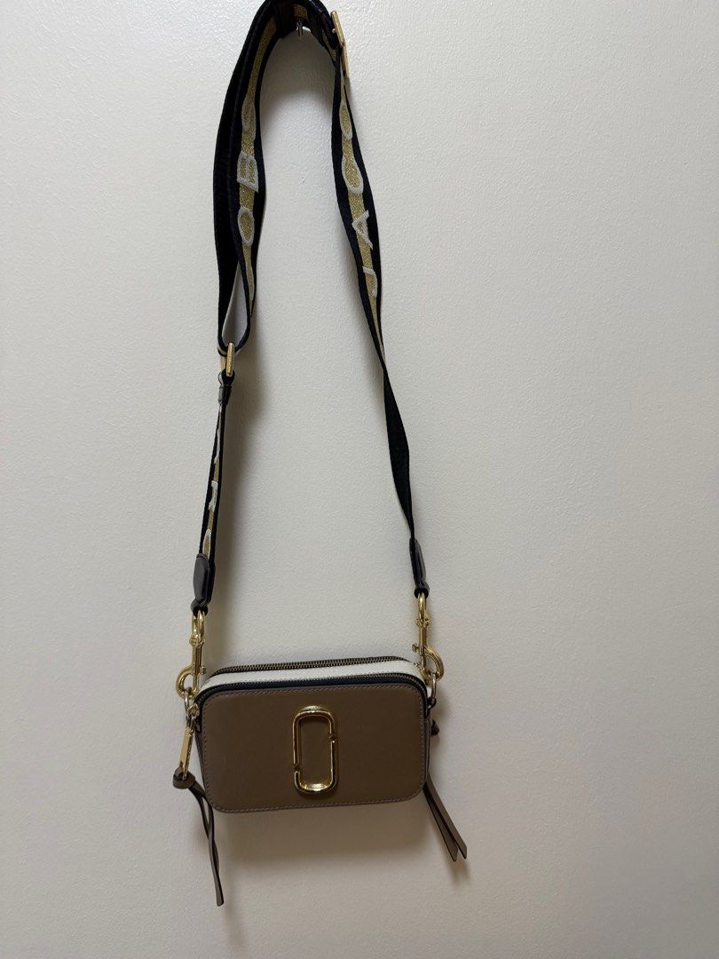 Marc Jacobs Snapshot Bag (Category: Cross-body Bags) located in Manila. Submitted by micag (Listing ID 1354302554, Image 1). Description: Authentic With care card .