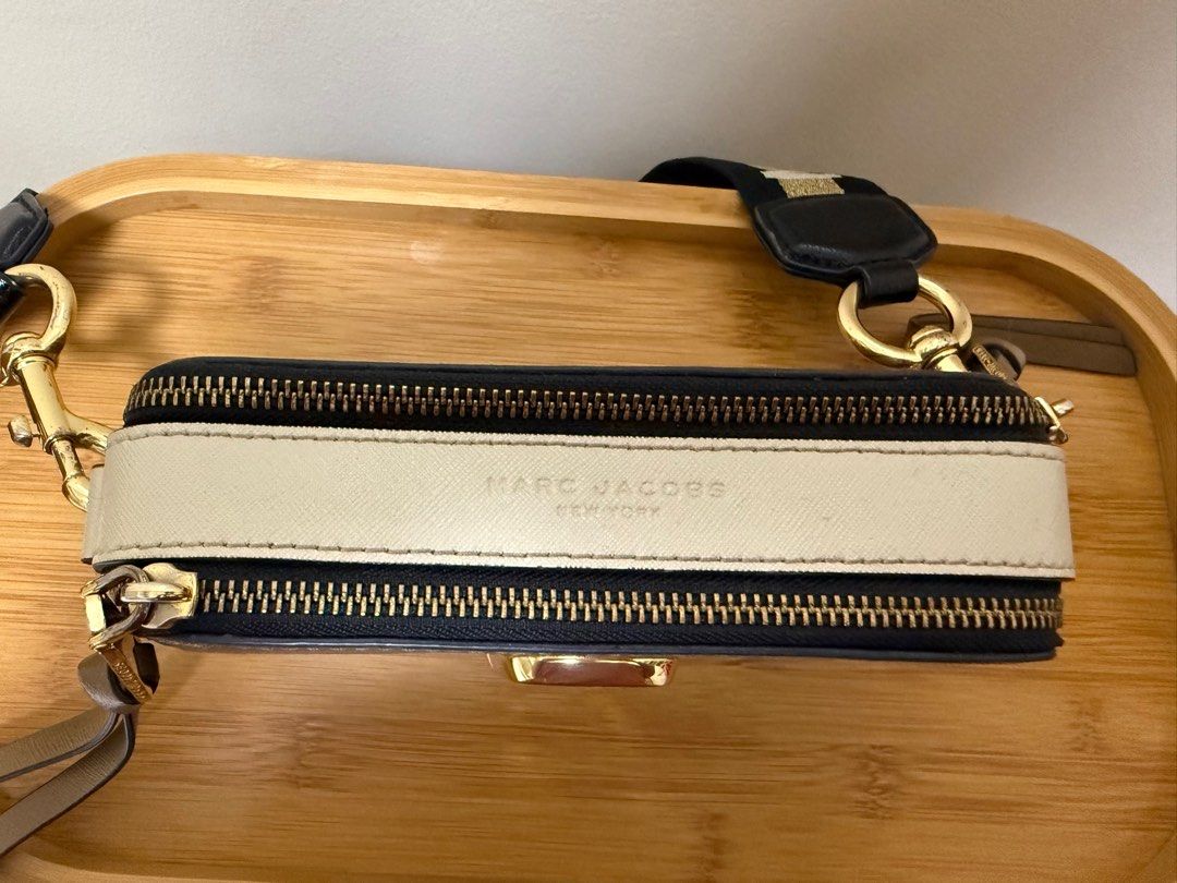 Marc Jacobs Snapshot Bag (Category: Cross-body Bags) located in Manila. Submitted by micag (Listing ID 1354302554, Image 3). Description: Authentic With care card .