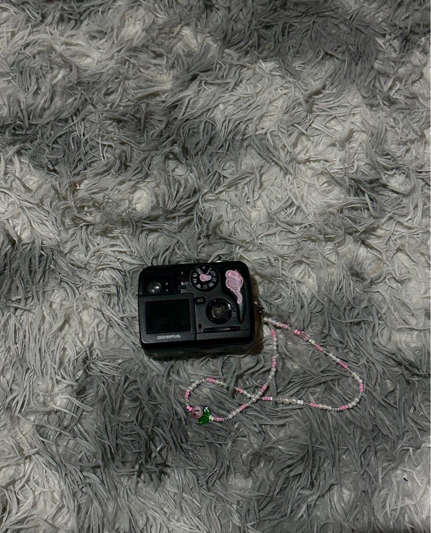 Olympus C40 (Category: Cameras) located in Santa Rosa. Submitted by annesclosetgw (Listing ID 1354211413, Image 3). Description: Olympus C40 🏷️ 6,499 can nego! No issues 10/10 (no scratches etc.) Inclusions: Battery Charger Smart Media Card (128 mb) Sd Card Reader Strap Digi cam bag 📍Santa Mesa Manila (near PUP).