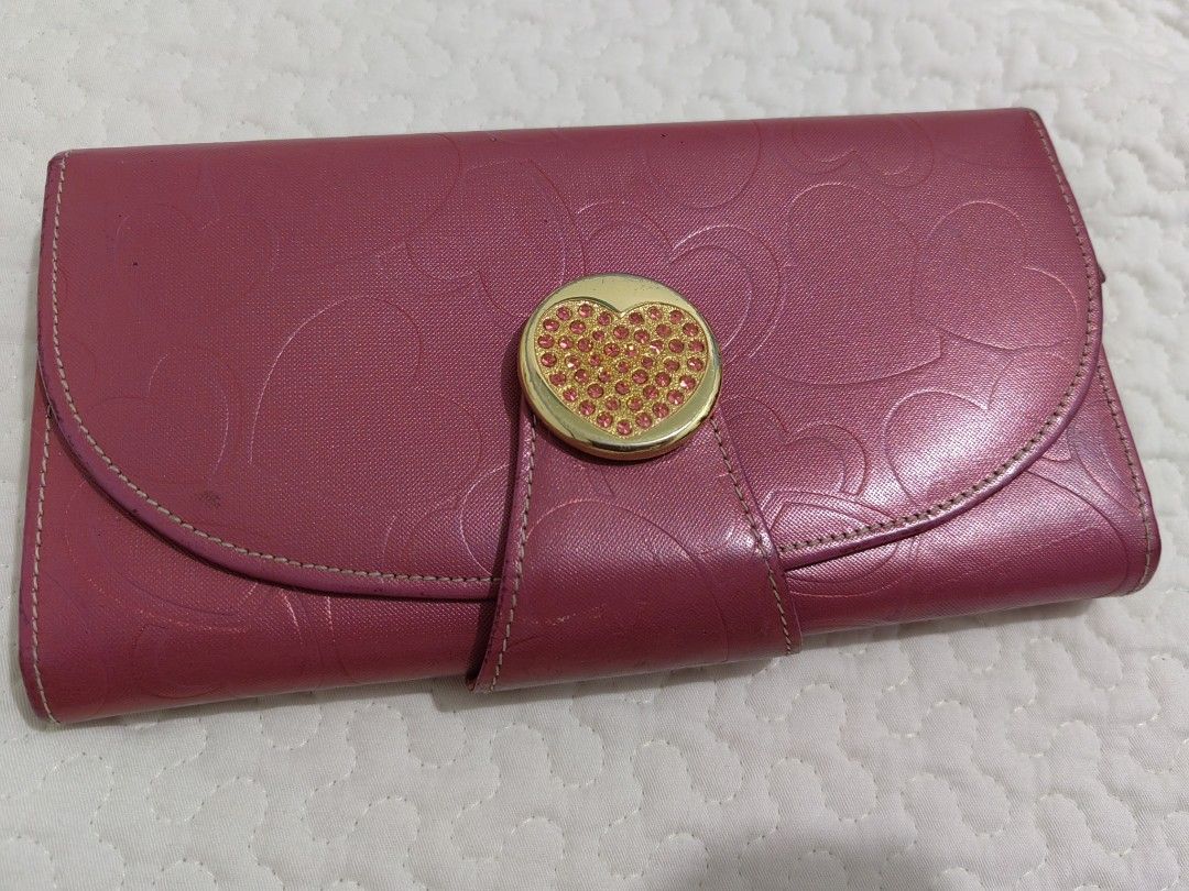Omar Shrif wallet (Category: Luxury Bags & Wallets) located in Davao. Submitted by faithsprelovedbags (Listing ID 1354300084, Image 1). Description: Super maganda ang quality 👌.