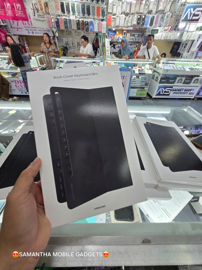 Samsung Galaxy Tab S7 and S8 Keyboard Original (Category: Computer Keyboard) located in Manila. Submitted by lenweltong05295 (Listing ID 1354246343, Image 3). Description: Samsung Galaxy Tab S7 and S8 Keyboard Original Brandnew Sealed with Warranty Onhand Stock.