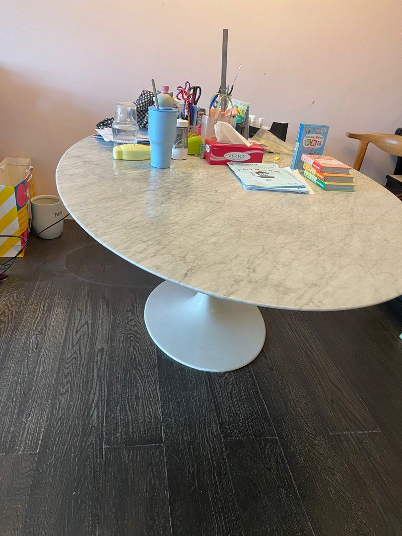 Table （分類：桌子）位於 Hong Kong。 由 monkbaby 提交（商品編號 1354236764，圖片 3）。簡介： 連卡佛買，8成新。