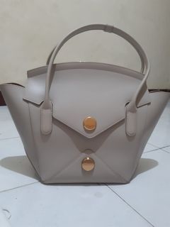 (Kategori: ) berada di . Dikirim oleh by_safiraa (ID iklan 1354219403, Gambar 1). Deskripsi: .