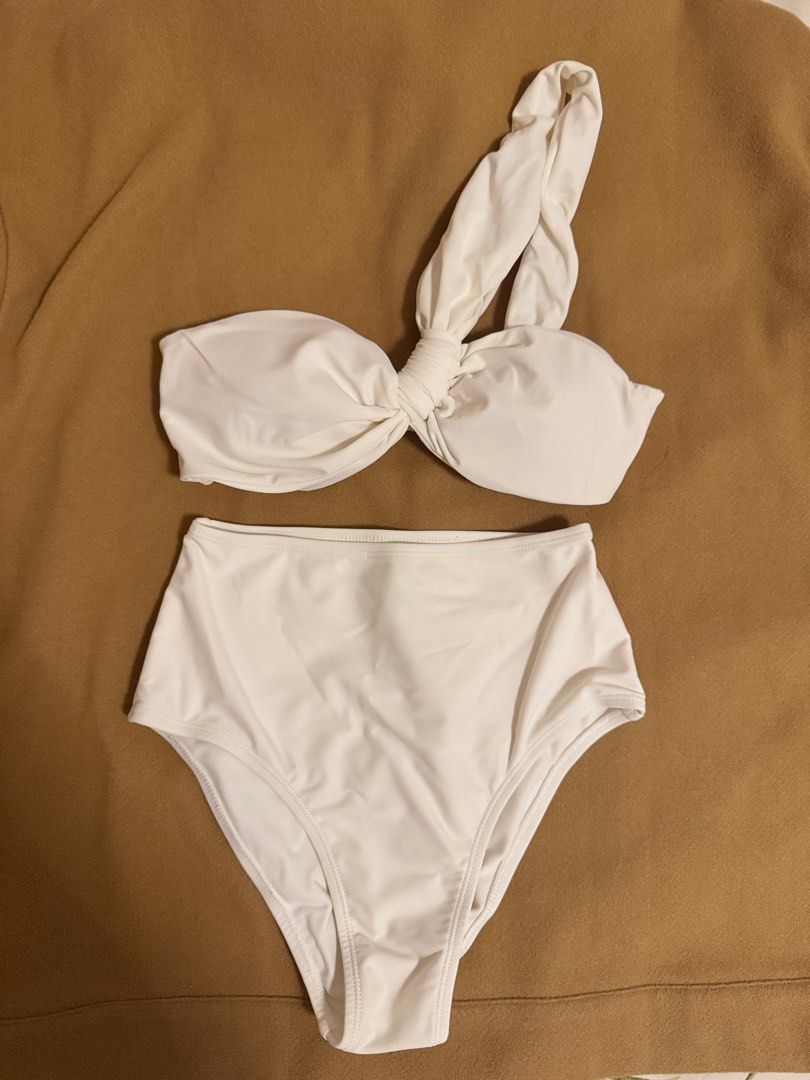 The juju club (Category: Bikinis & Swimsuits) located in Mangatarem. Submitted by jvleexx (Listing ID 1354283851, Image 1). Description: Get these set for only 1,600 Rfs:Decluttering.