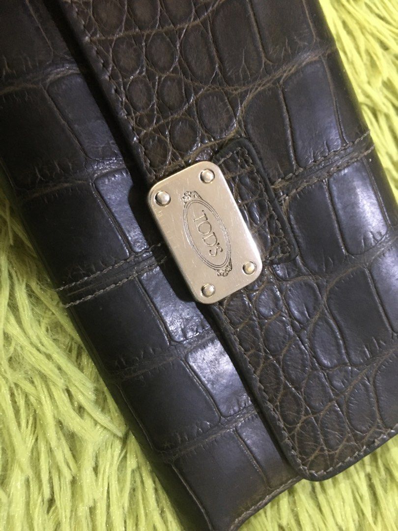 tod's real aligator genuine leather (Category: Luxury Bags & Wallets) located in Mexico. Submitted by needtoletgo87 (Listing ID 1354306251, Image 3). Description: .