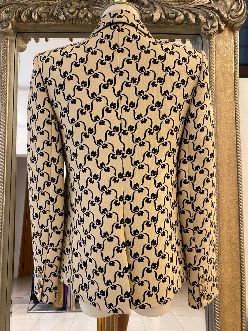 Tory Burch Twill Crepe Monochrome Blazer (Category: Coats, Jackets and Outerwear) located in Mandaluyong City. Submitted by curated.clothes (Listing ID 1354308801, Image 3). Description: Original Price: ₱ 44, 000.