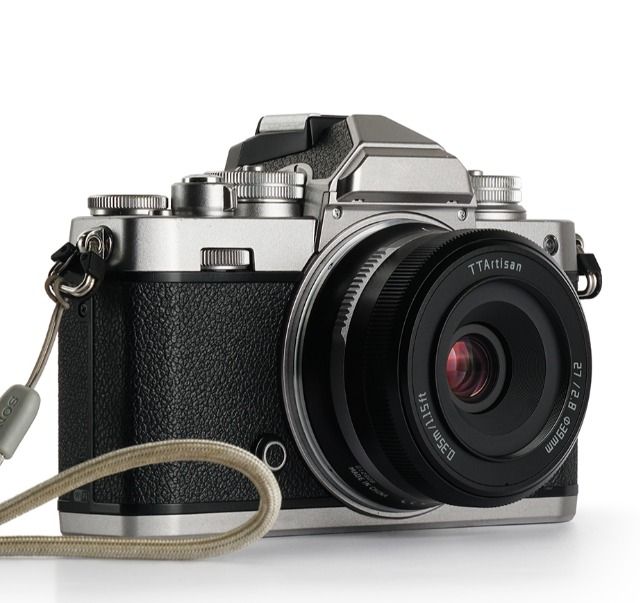 TTArtisan AF 27mm F2.8 (Category: Cameras) located in Marikina City. Submitted by skowshop (Listing ID 1354207428, Image 2). Description: Application Model SONY E-mount A5000、A5100、A6000、A6100、A6300、A6400、A6500、A6600、NEX-3、NEX-3N、NEX-3R、NEX-5T、NEX-5R、NEX-5、NEX-5N、NEX-7、NEX5C、ZVE-10、FX30 ,etc. Camera settings: APS-C mode：A7、A7ll(A7M2)、A7lll(A7M3)、A7lV(A7M4)、A7R、A7Rll(A7RM2) 、A7Rlll(A7RM3) 、A7RlV(A7RM4)、A7RV(A7RM5)、A7S、A7SII(A7SM2) 、A7SIII(A7SM3)、A