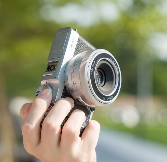 TTArtisan AF 27mm F2.8 (Category: Cameras) located in Marikina City. Submitted by skowshop (Listing ID 1354207428, Image 1). Description: Application Model SONY E-mount A5000、A5100、A6000、A6100、A6300、A6400、A6500、A6600、NEX-3、NEX-3N、NEX-3R、NEX-5T、NEX-5R、NEX-5、NEX-5N、NEX-7、NEX5C、ZVE-10、FX30 ,etc. Camera settings: APS-C mode：A7、A7ll(A7M2)、A7lll(A7M3)、A7lV(A7M4)、A7R、A7Rll(A7RM2) 、A7Rlll(A7RM3) 、A7RlV(A7RM4)、A7RV(A7RM5)、A7S、A7SII(A7SM2) 、A7SIII(A7SM3)、A