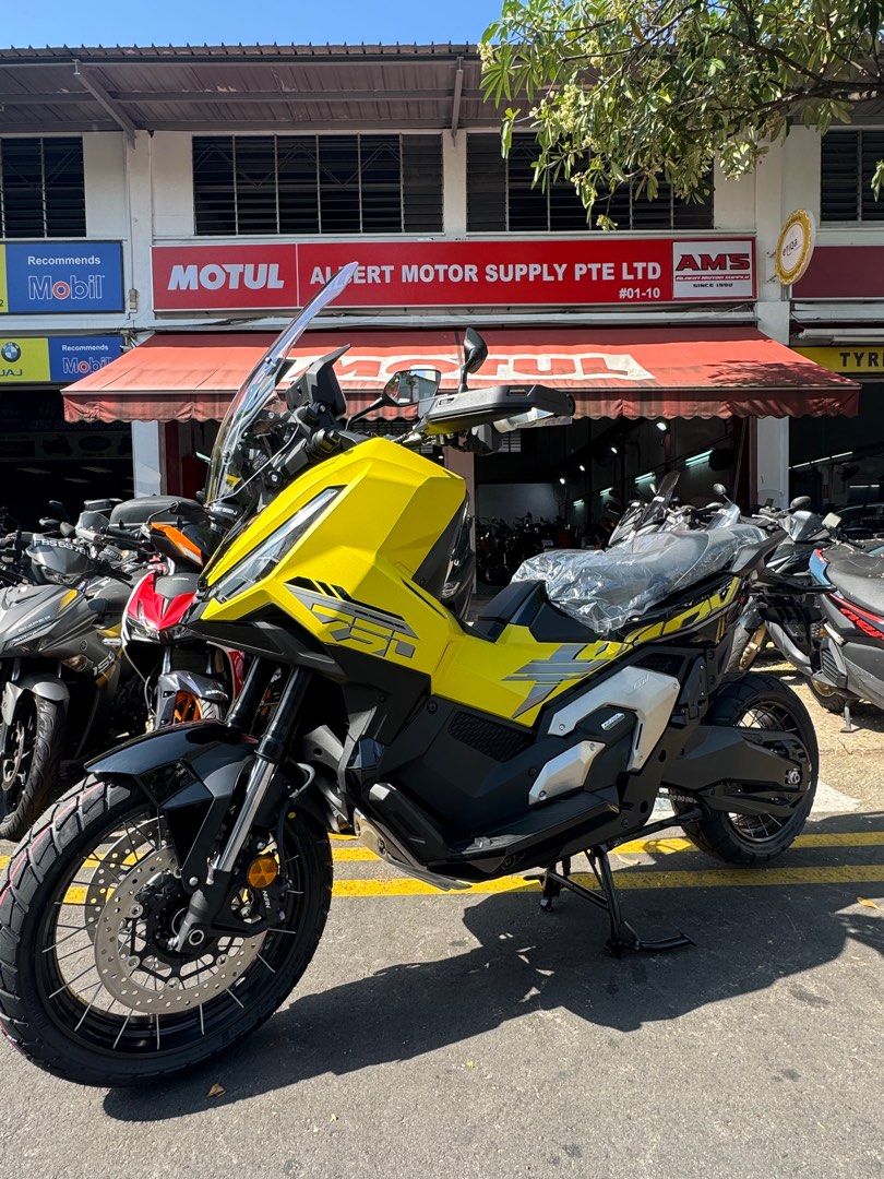 2025 HONDA X-ADV 750 ( XADV ) (Category: Class 2) located in Singapore. Submitted by ah_seng_ams (Listing ID 1354345778, Image 2). Description: 🆕 2025 HONDA X-ADV 750 🏷️ $29500 🚫 BeFor COE & Insurance In typical Honda style, the changes kick off with several practical touches making the bike easier to live with. Cruise control is now equipped as standard, as is four-way backlit switchgear and a windscreen that can now be adjusted tool-free and