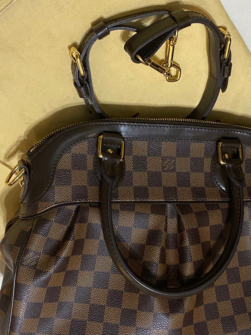💯 Original Louis Vitton Bag (Category: Luxury Bags & Wallets) located in Paranaque City. Submitted by carsal (Listing ID 1354491236, Image 2). Description: With Dust bag With shoulder belt No box Material: Cowhide Leather Trim Coated Fabric Man-made lining Payment to Gcash QR code is needed before reservation. First payment received gets the item reserved. Courier available are only the ones listed here and bookings are made by seller. Pls do no