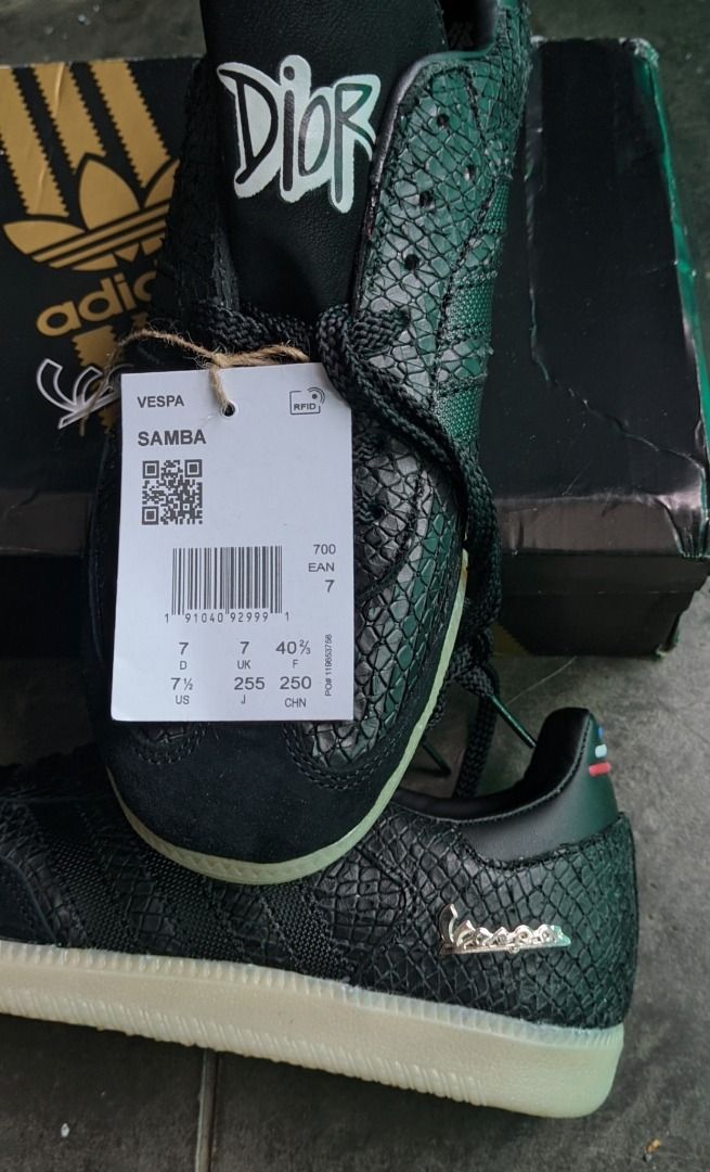 Adidas Vespa kolab Dior Italy, Fesyen Pria, Sepatu Sneakers di