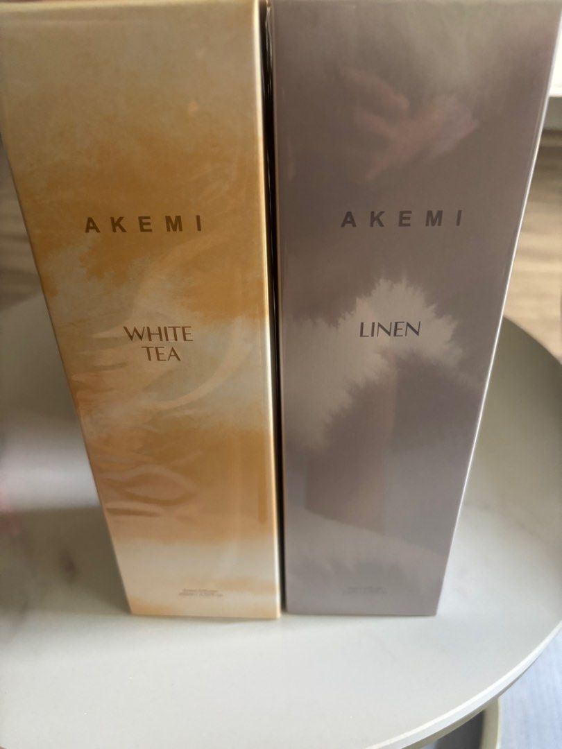 Akemi reed diffuser (Category: Fragrance & Deodorants) located in Singapore. Submitted by winspc (Listing ID 1354362541, Image 1). Description: Brand new sealed White tea and linen scent Smells goooood Rtp $25.90 Selling at $18 each Top up $2 for postage.