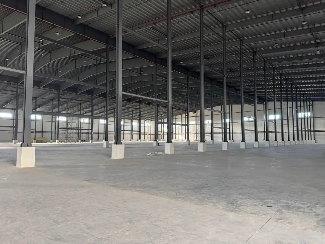 BIG WAREHOUSE SAN PEDRO LAGUNA (Category: Commercial) located in Muntinlupa City. Submitted by 1praiserealtyservices (Listing ID 1321004375, Image 1). Description: Warehouse for rent - PHP300.00 -BIG warehouse for RENT -brand new -San Pedro Laguna -Lot area 22500 - 16,000 sqm covered, 6300 sqm parking area, 200sqm office - 14 mtr ceiling height -1.7km from Slex toll gate (san pedro exit) - 3 phase electricity -deep well water supply -loading dock