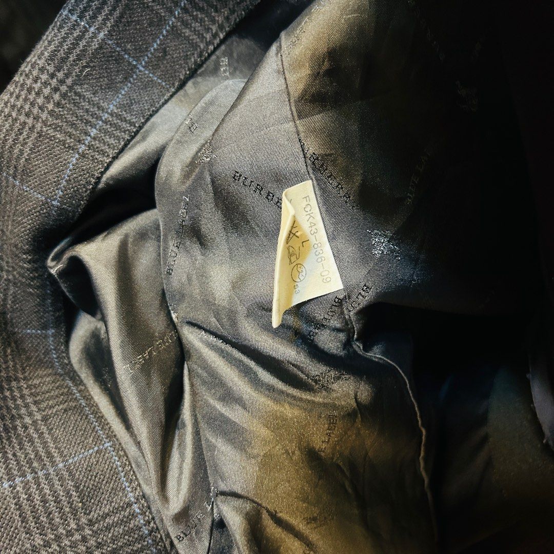 Burberry Jacket (Category: Luxury Apparel) located in Baguio. Submitted by luxecycleph (Listing ID 1354389919, Image 3). Description: READ BEFORE OFFER SIZE: 22 x 30 Medium to Large CONDITION: Excellent SHOP RULES * payment first (thru gcash only) * pay today, ship the next day (thru j&t) * manage your expectations (items are secondhand & thrifted) * return & refund are only accepted for valid reasons * no bogus buyers- just tell the seller immed