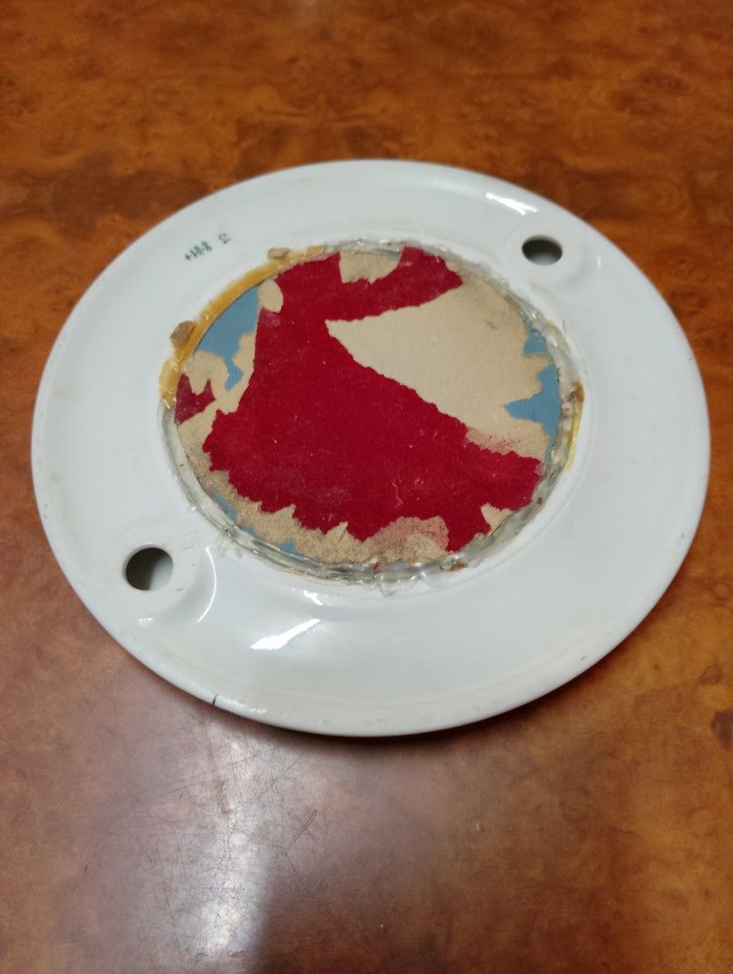 ceramic oval mini mirror (Category: Mirrors) located in Manila. Submitted by boyhet.thrift15 (Listing ID 1354474016, Image 2). Description: ceramic oval mini mirror selling 400.