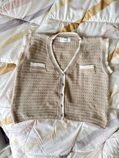 (Category: ) located in . Submitted by yizeee (Listing ID 1354389796, Image 1). Description: .