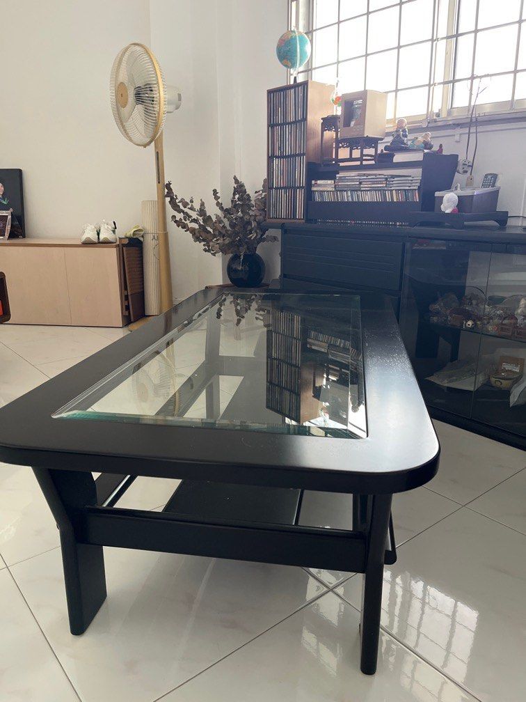 Coffee Table (Category: Tables & Sets) located in Singapore. Submitted by starxx_ (Listing ID 1354378360, Image 1). Description: .
