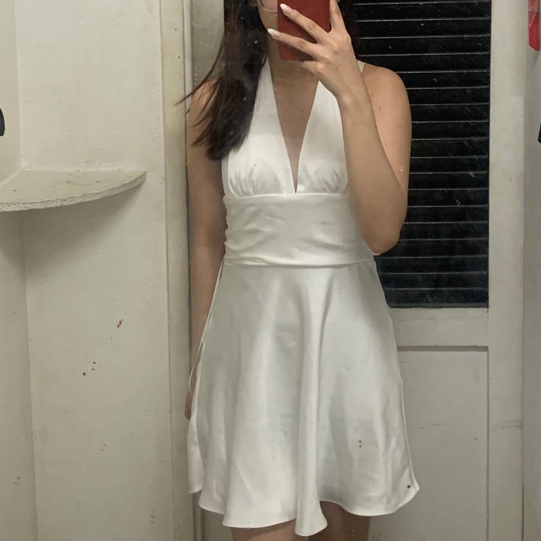 Zara Dress for Rent (Read Description) (Category: Dresses) located in Manila. Submitted by bitofthings (Listing ID 1354417590, Image 1). Description: ✿ About the Dress - Brand: Zara - Material: Silky - used once for Valentines Day - formal dress - can tie at the back; backless - halter like top ✿ Rental Rules: - Rent of this dress is priced at P1,000 for 2 days rent only. - A ₱300 fee for the succeeding days of rent. - A Security deposit of P2000