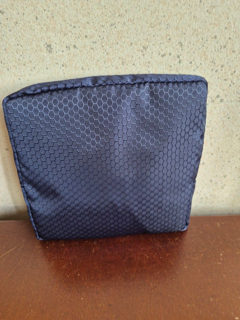 Durable Recycle Travel Bag (Category: Bags & Wallets) located in Singapore. Submitted by susanlim1002 (Listing ID 1354346010, Image 1). Description: 1) Durable Navy Blue Duffel Travel Bag Good quality, light and waterproof Classic design! $18 per piece 2) Green / Yellow Recycle Bag, $8 Light and Waterproof! Mailing is available!.