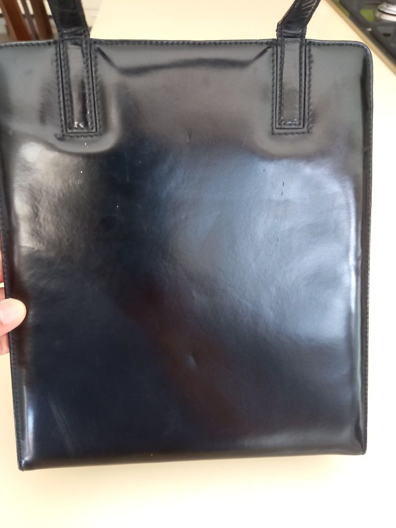 Ferragamo vintage leather bag (Category: Luxury Bags & Wallets) located in Manila. Submitted by aec_19 (Listing ID 1354385940, Image 3). Description: .
