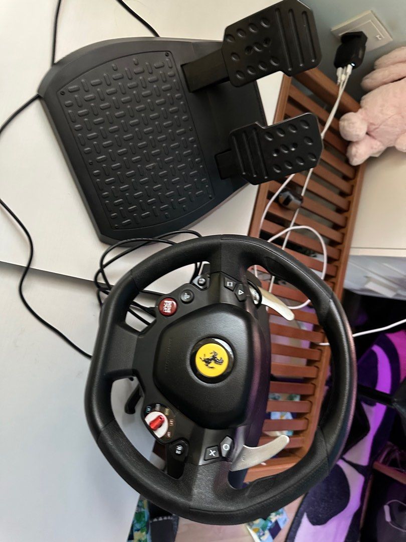 Games controller (Category: Controllers) located in Singapore. Submitted by cocozhang (Listing ID 1354343234, Image 2). Description: 用了没有几次，因为提升了游戏的硬件，所以这款便宜出让。谢谢 I haven‘t used it many times, but because it has improved the hardware of the game, this one is cheap to sell. The original price is nearly 300, thank you!.