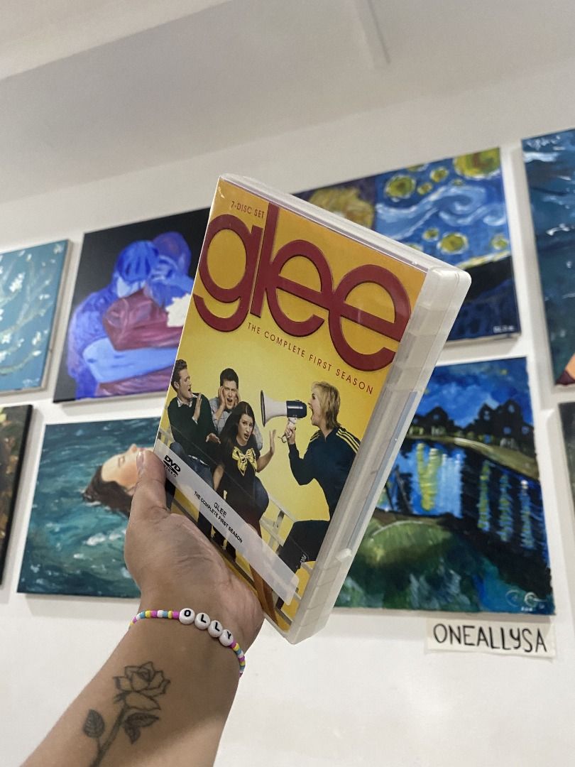 Glee Complete First Season 7-disc Set (Category: CDs & DVDs) located in Makati City. Submitted by oneallysa (Listing ID 1354451910, Image 3). Description: Bought from Canada..
