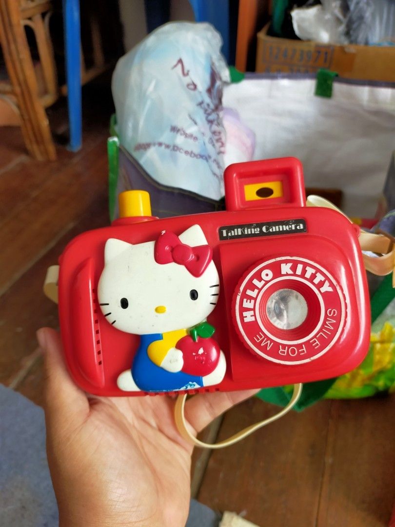 Hello Kitty vintage camera red (Category: Cameras) located in Pasig City. Submitted by alingjanang (Listing ID 1354487995, Image 2). Description: .